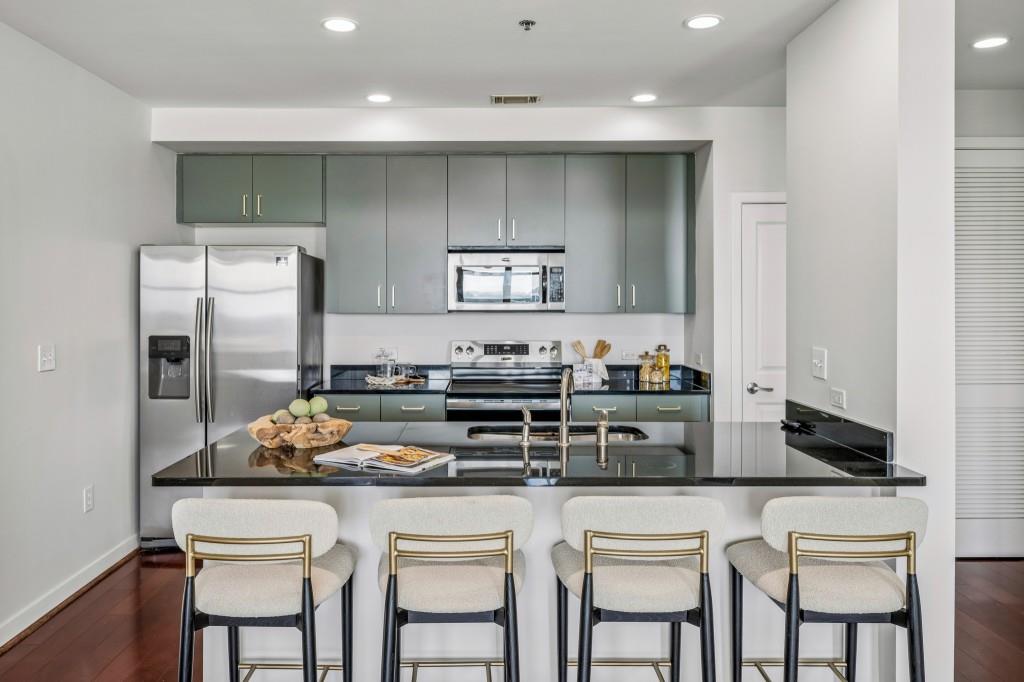 565 Peachtree Street NE Unit 1610