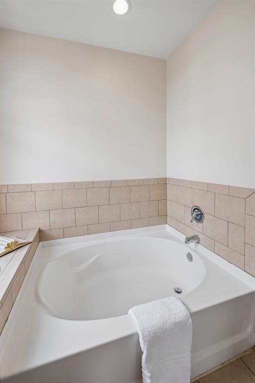565 Peachtree Street NE Unit 1610