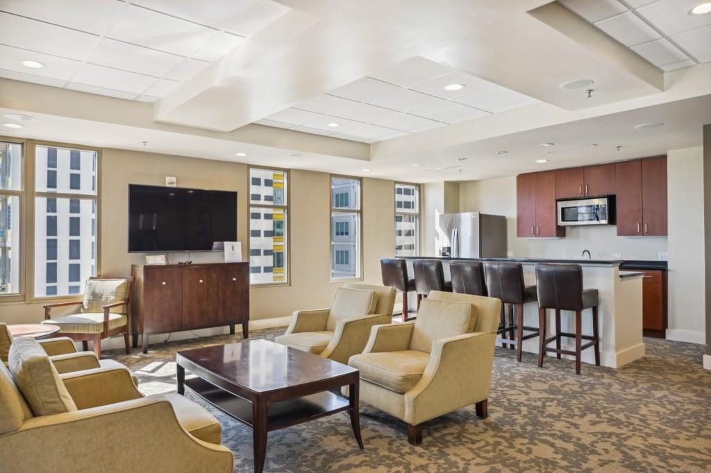 565 Peachtree Street NE Unit 1610