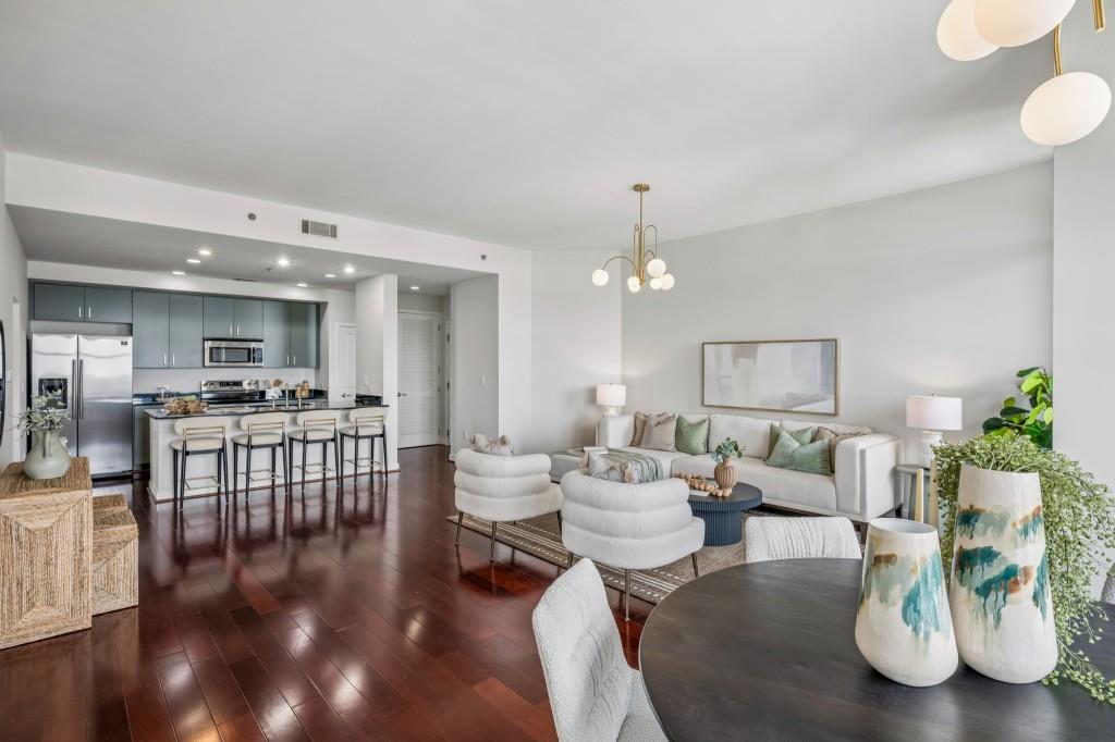 565 Peachtree Street NE Unit 1610