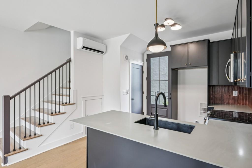 1160 Boulevard SE Unit 10