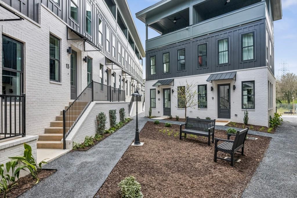 1160 Boulevard SE Unit 10