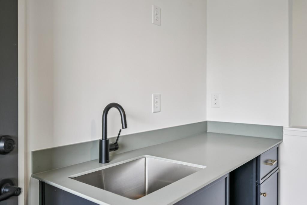 1160 Boulevard SE Unit 10