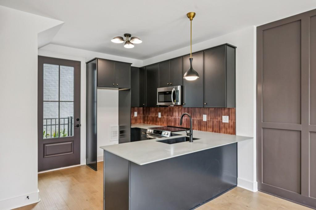1160 Boulevard SE Unit 10