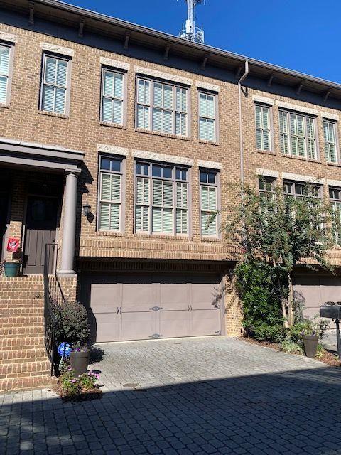 810 Highland Green Way NE