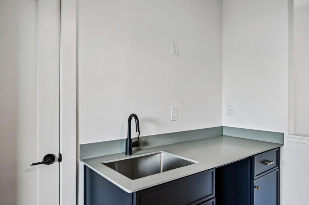 1160 Boulevard SE Unit 1