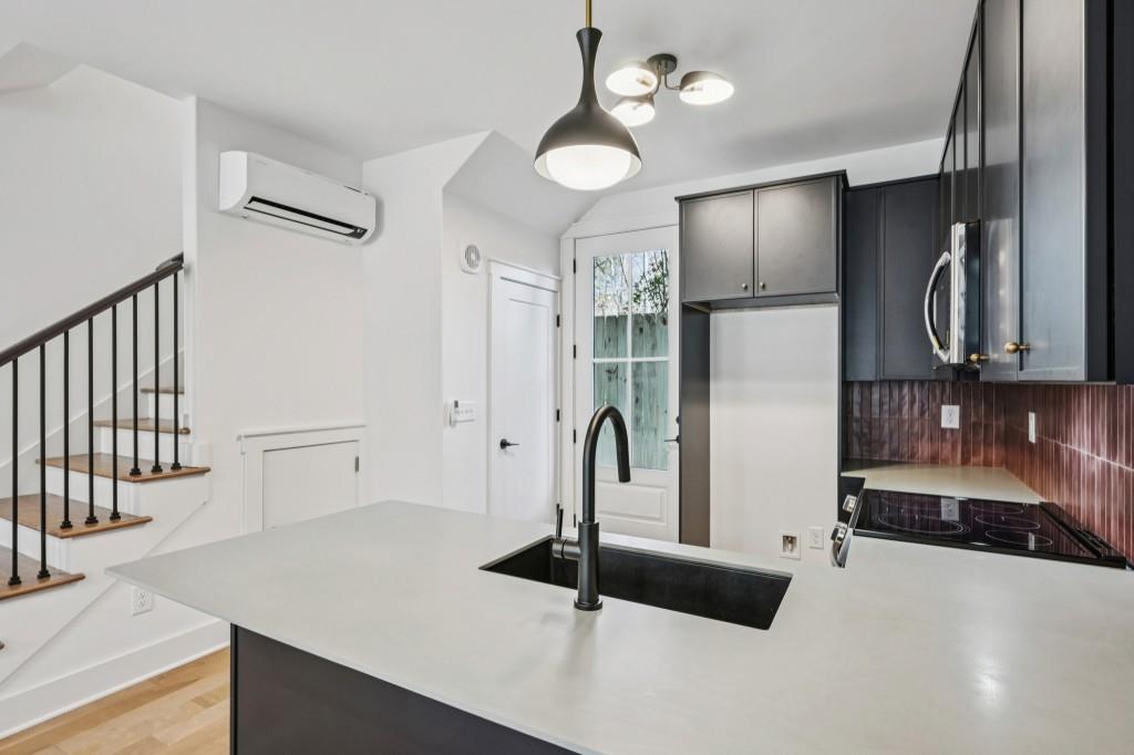 1160 Boulevard SE Unit 1