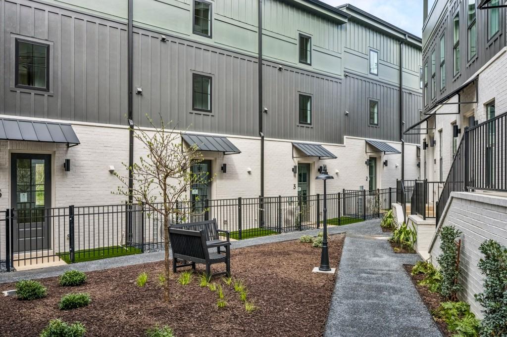 1160 Boulevard SE Unit 1