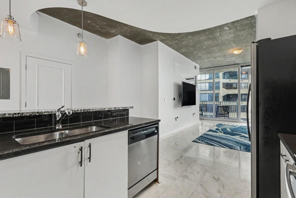 400 W Peachtree Street NW Unit 1812