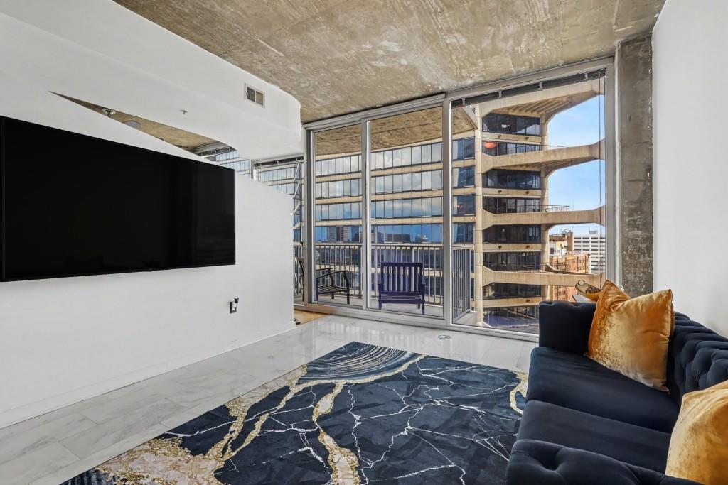 400 W Peachtree Street NW Unit 1812