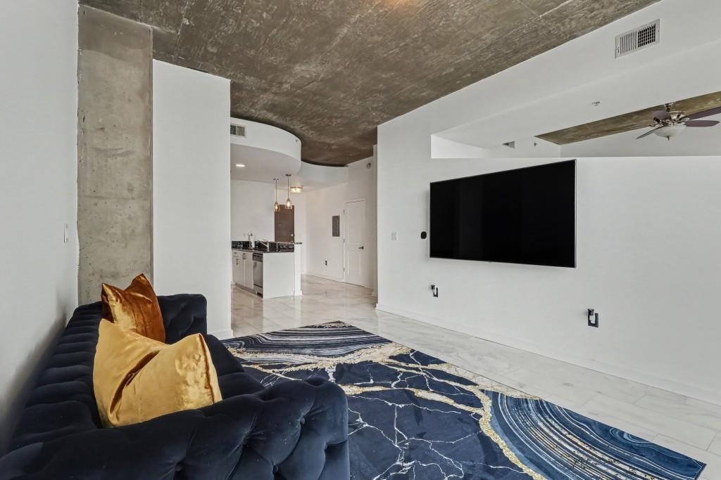 400 W Peachtree Street NW Unit 1812