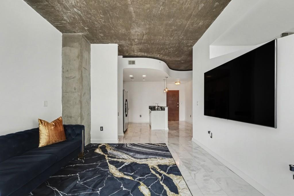 400 W Peachtree Street NW Unit 1812