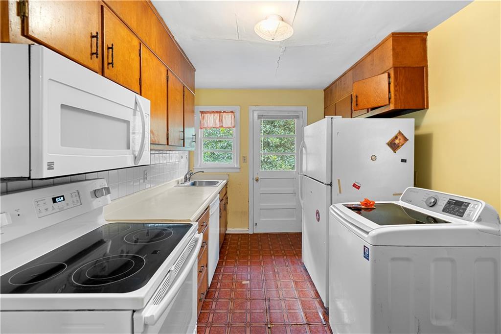 2592 Woodridge Drive