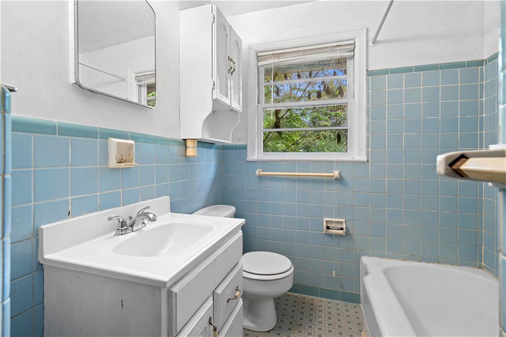 2592 Woodridge Drive