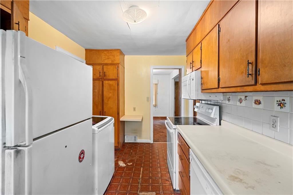 2592 Woodridge Drive