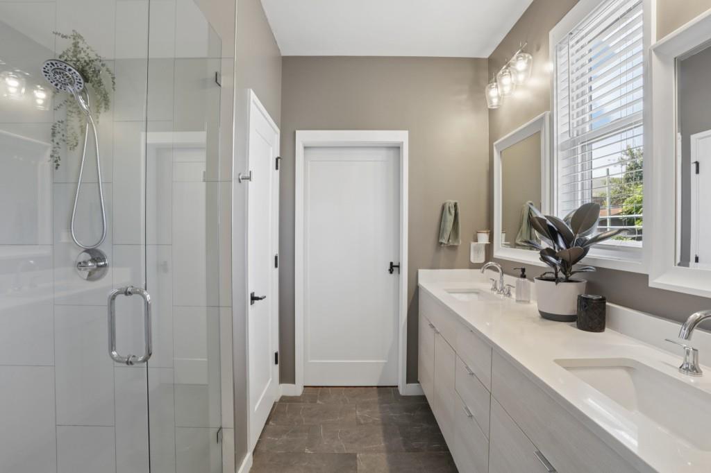 493 Winton Terrace NE Unit B