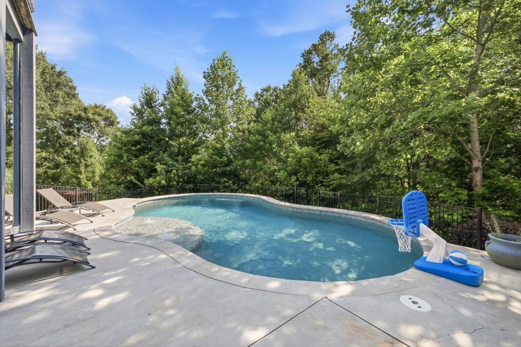 7327 Rocking Chair Lane