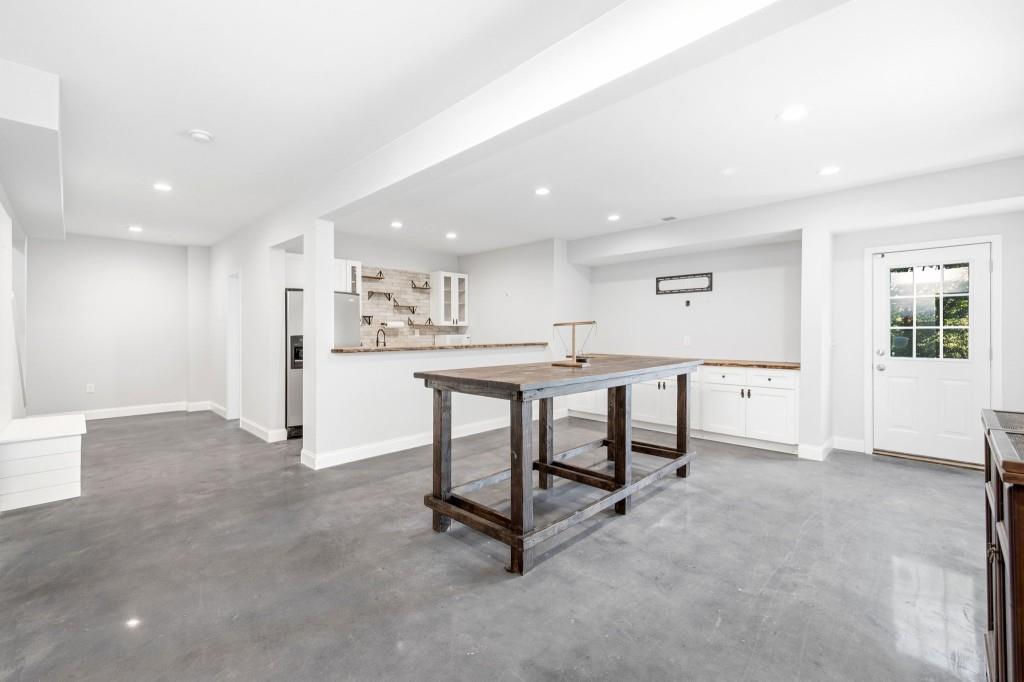 7327 Rocking Chair Lane