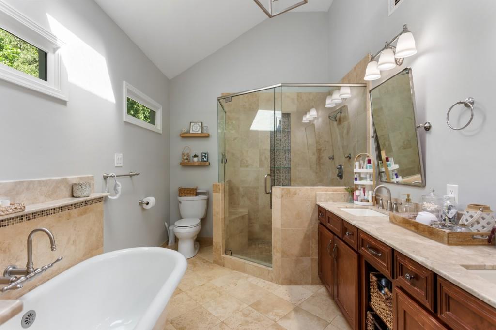 965 Hickory Oak Hollow