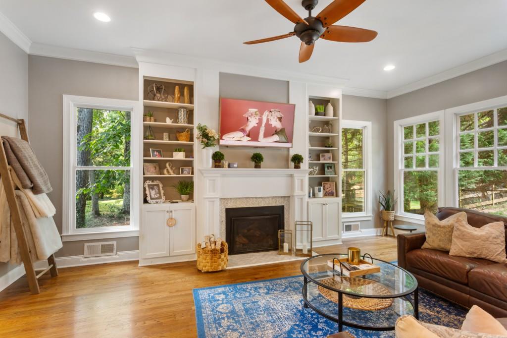 965 Hickory Oak Hollow