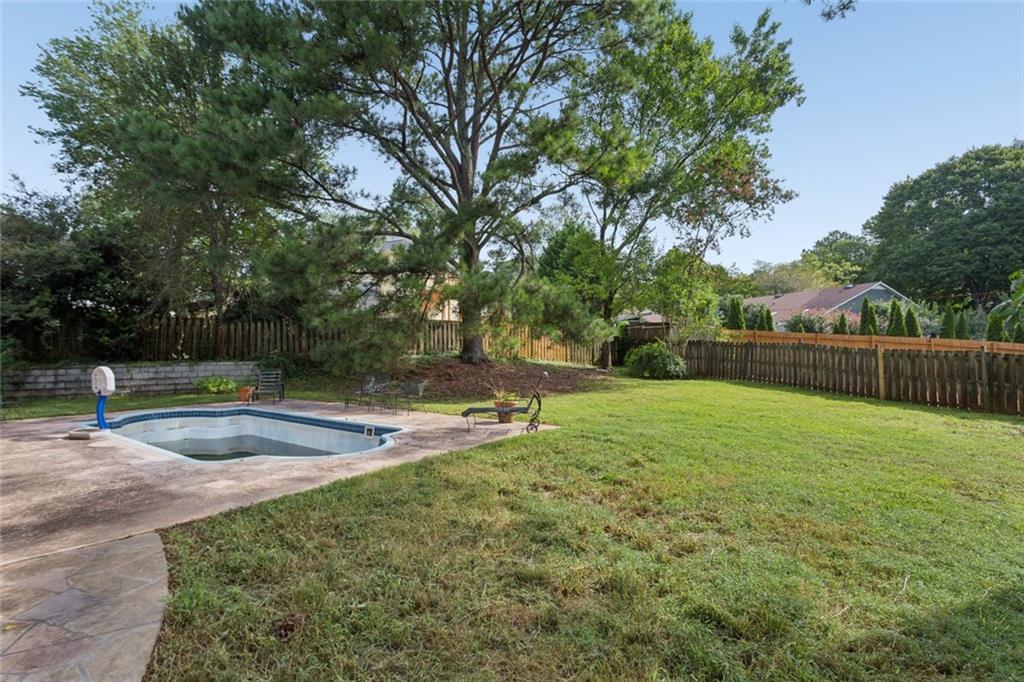 1802 Hunters Glen NE