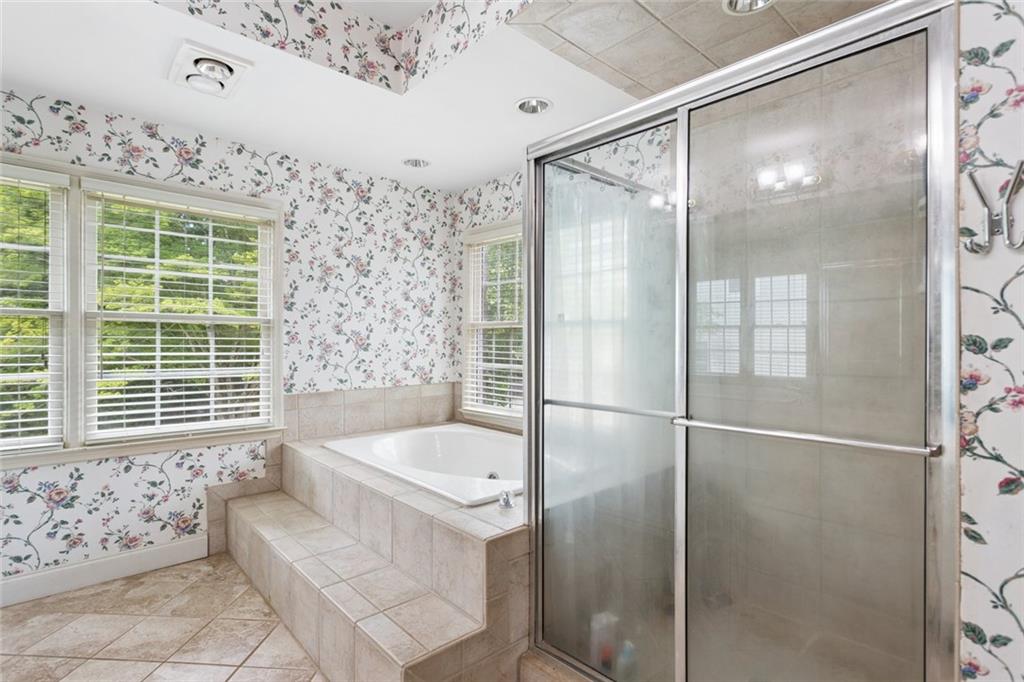 1802 Hunters Glen NE