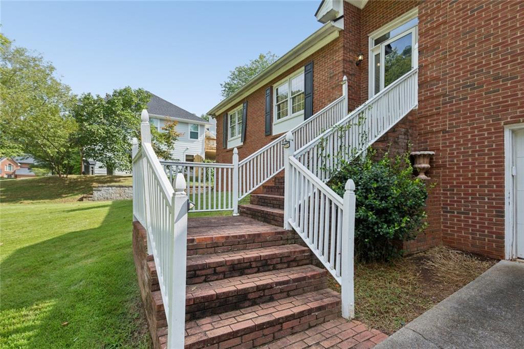 1802 Hunters Glen NE
