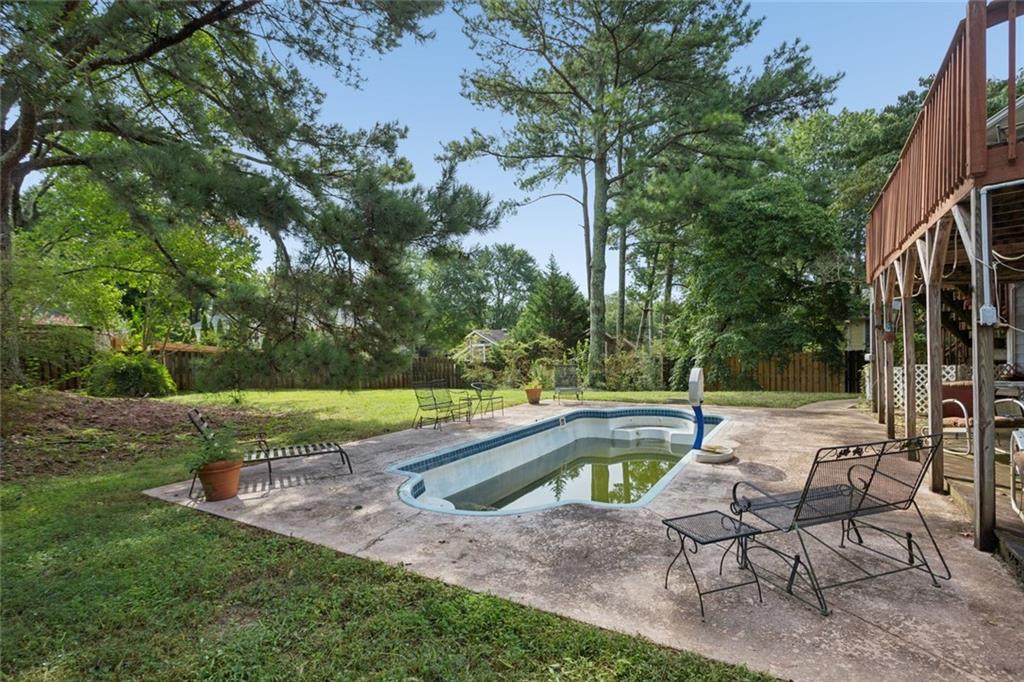 1802 Hunters Glen NE