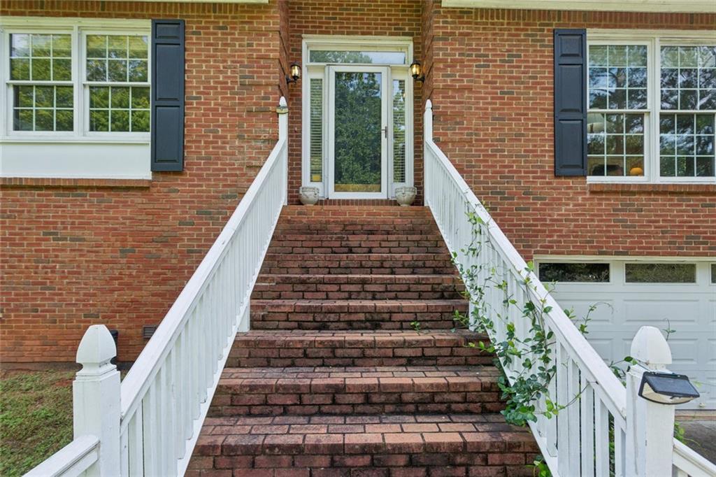 1802 Hunters Glen NE