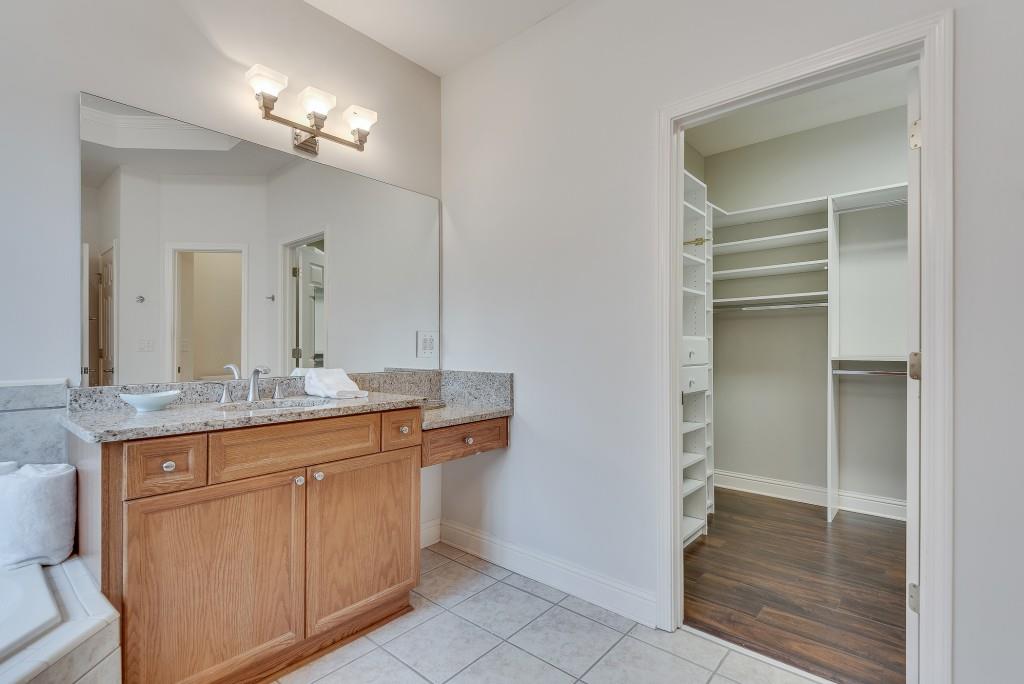 1558 Reserve Circle