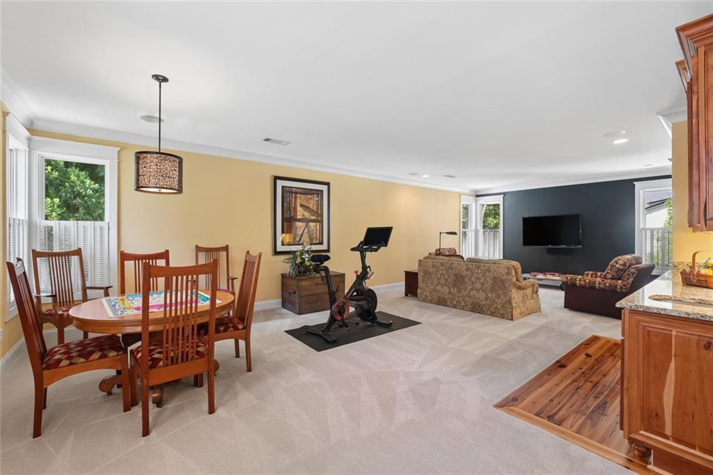 2706 Winding Lane NE