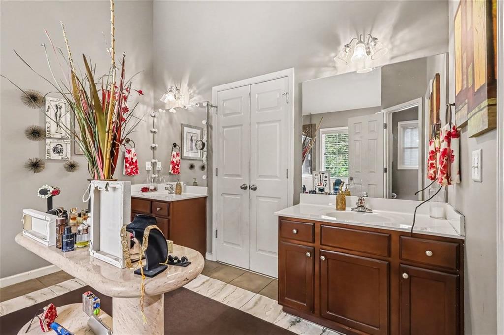 3732 Lake Enclave Way
