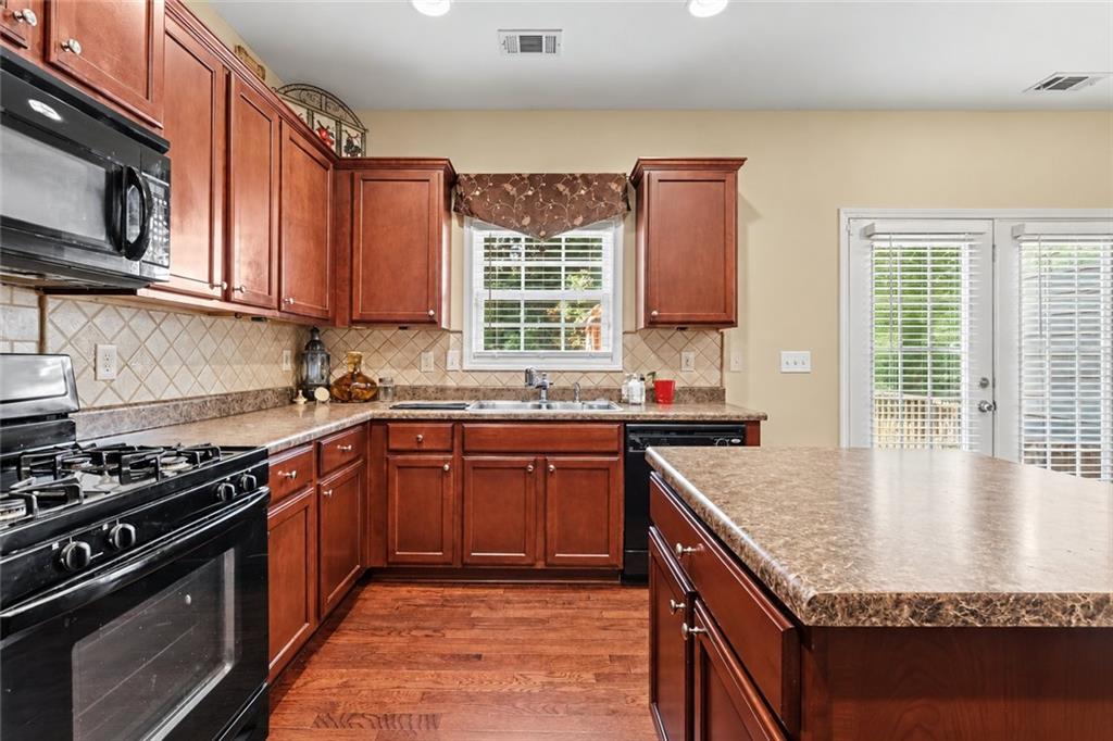 3732 Lake Enclave Way