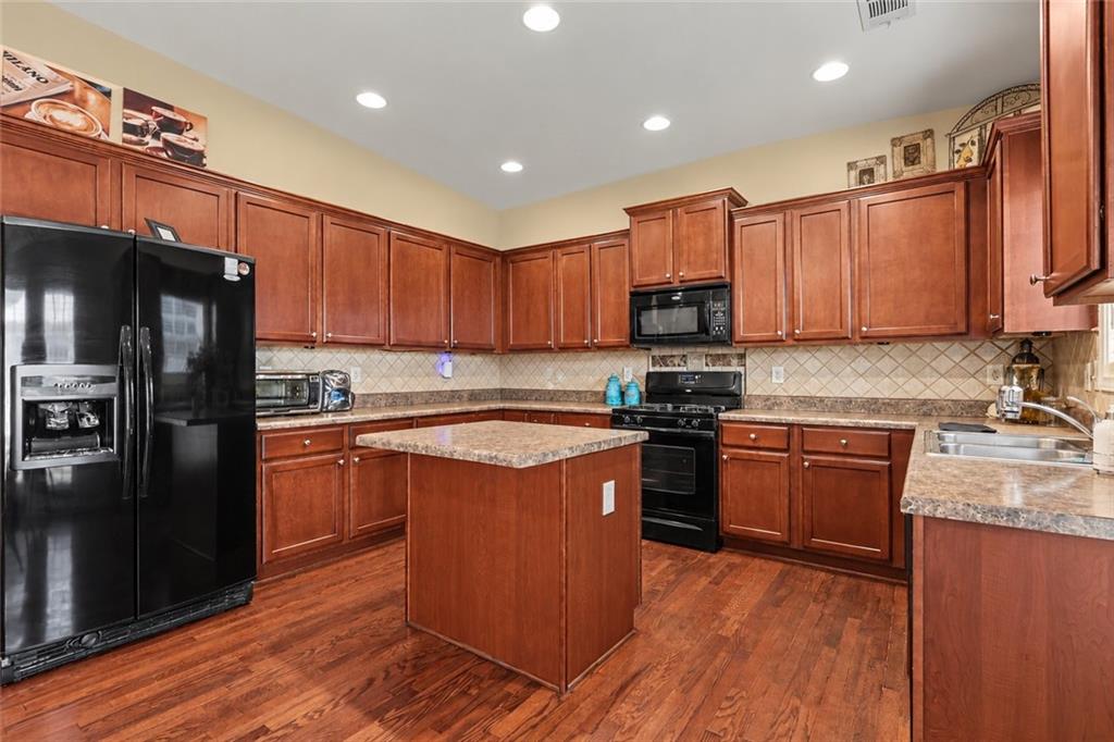 3732 Lake Enclave Way