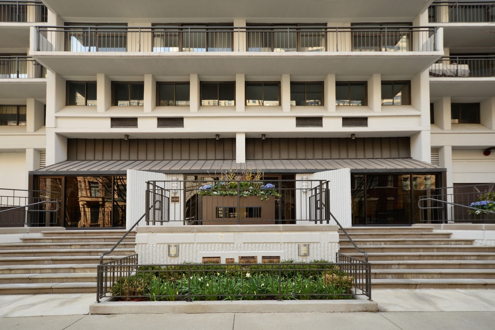 1430 N Astor Street Unit: 14C