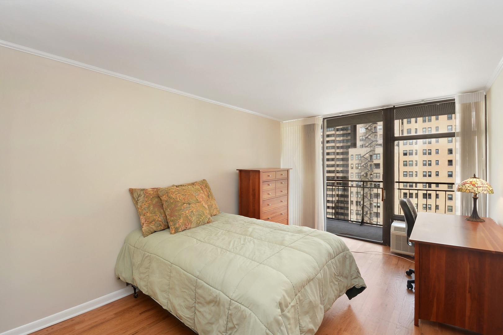 1430 N Astor Street Unit: 14C