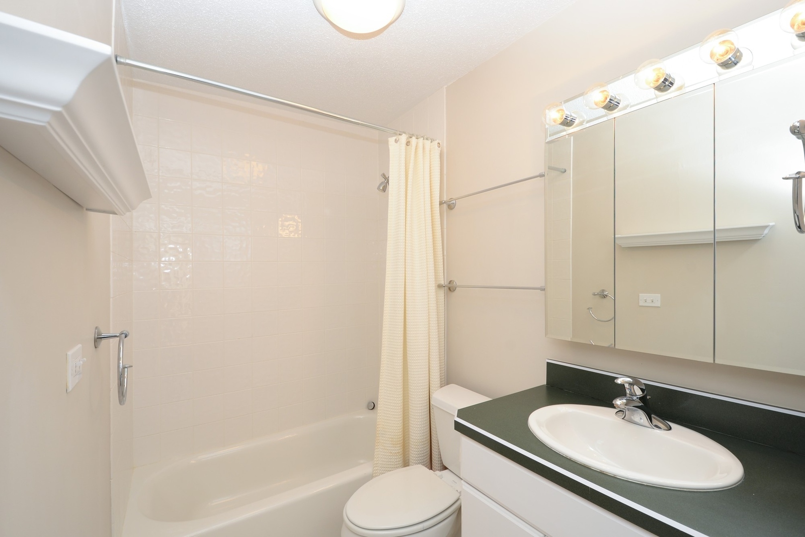 1430 N Astor Street Unit: 14C