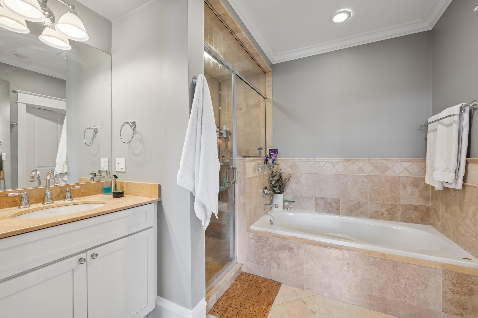 2712 N Lehmann Court Unit: 4N