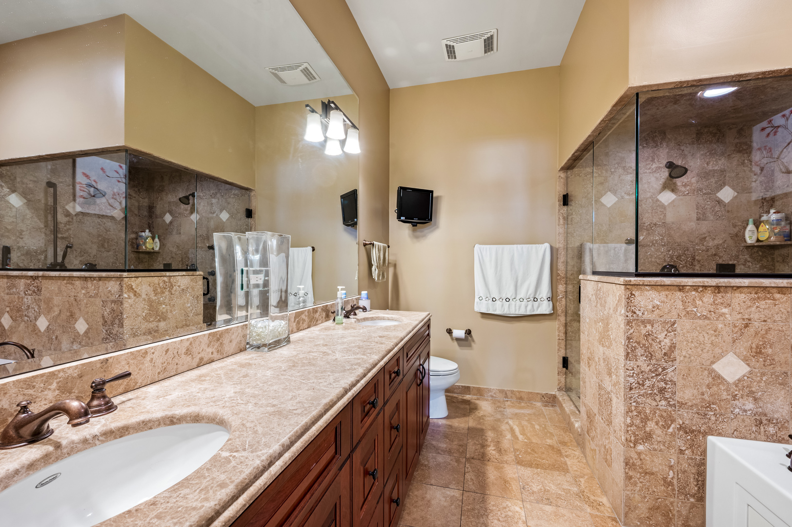 2401 N Janssen Avenue Unit: 203