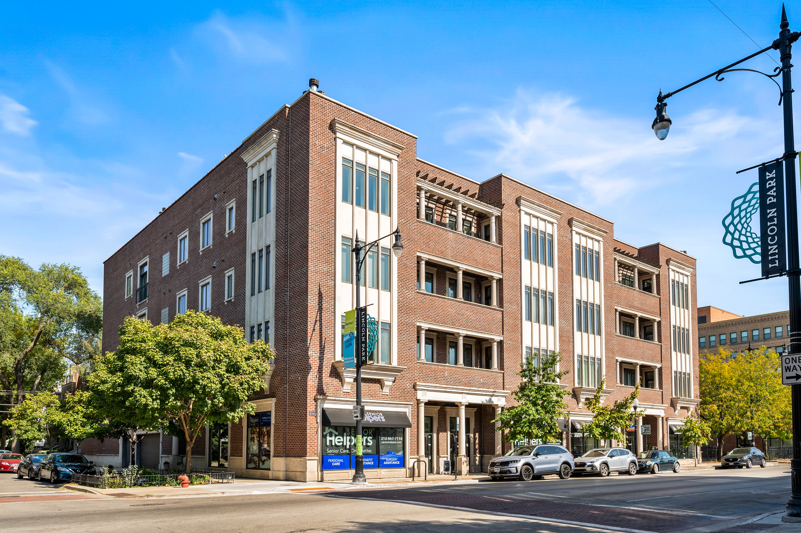 2401 N Janssen Avenue Unit: 203