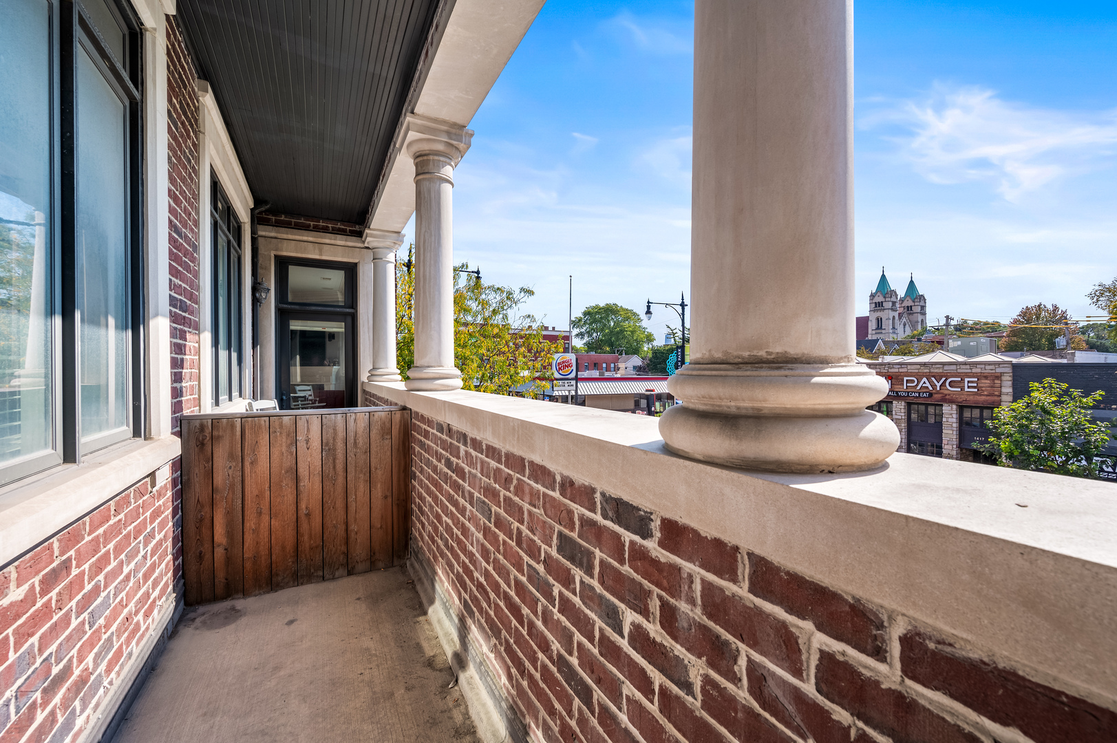 2401 N Janssen Avenue Unit: 203