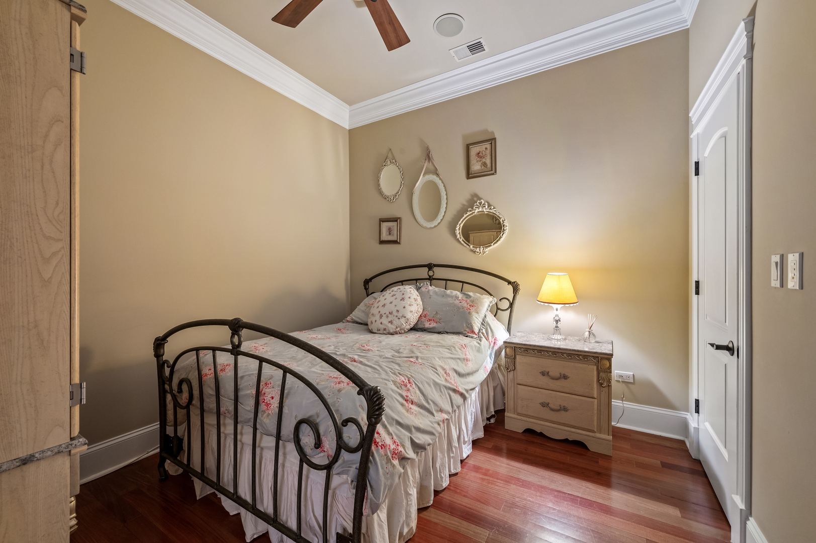 2401 N Janssen Avenue Unit: 203