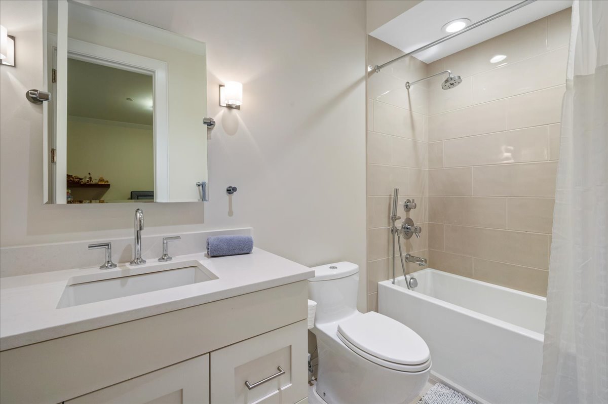 1921 N Dayton Street