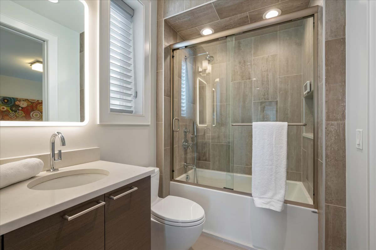 1921 N Dayton Street