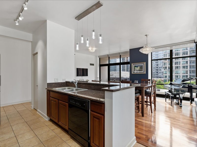1322 S Prairie Avenue Unit: 613