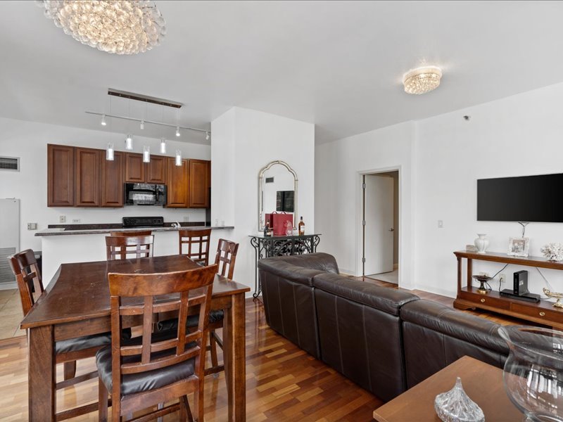 1322 S Prairie Avenue Unit: 613