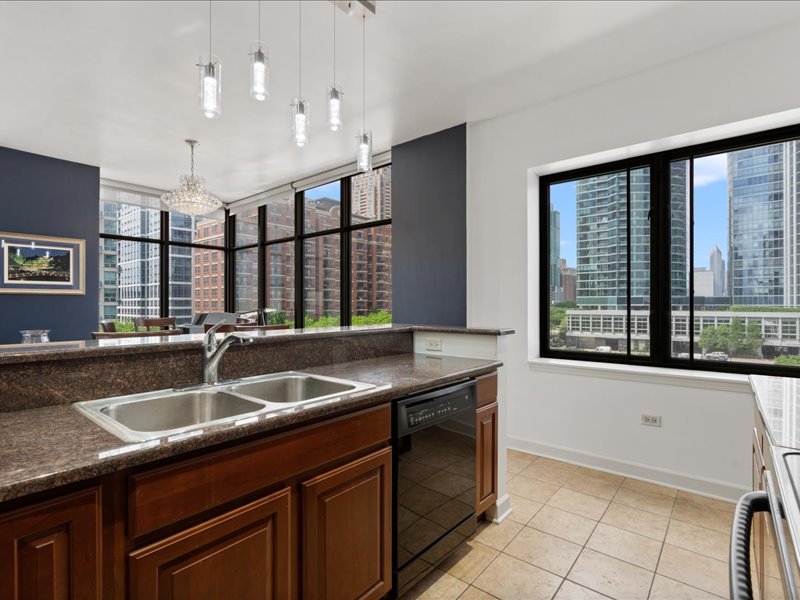 1322 S Prairie Avenue Unit: 613