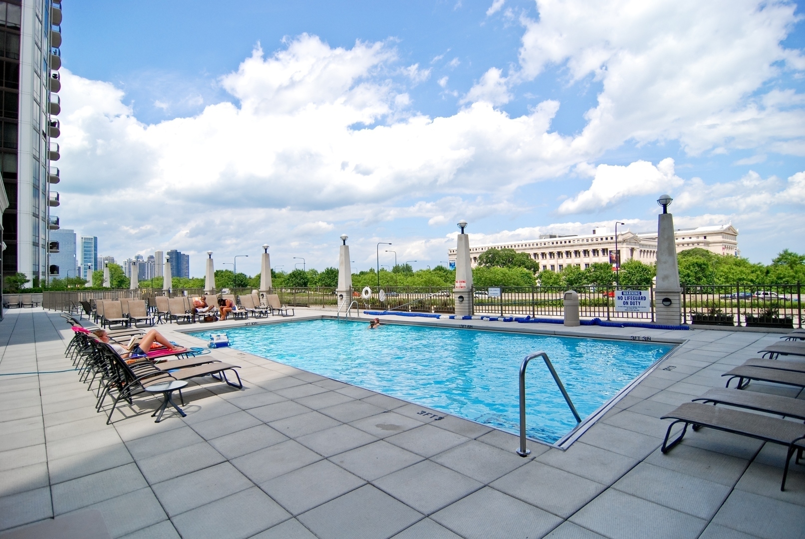1322 S Prairie Avenue Unit: 613