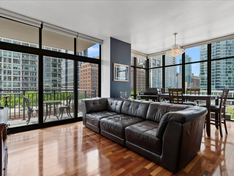 1322 S Prairie Avenue Unit: 613