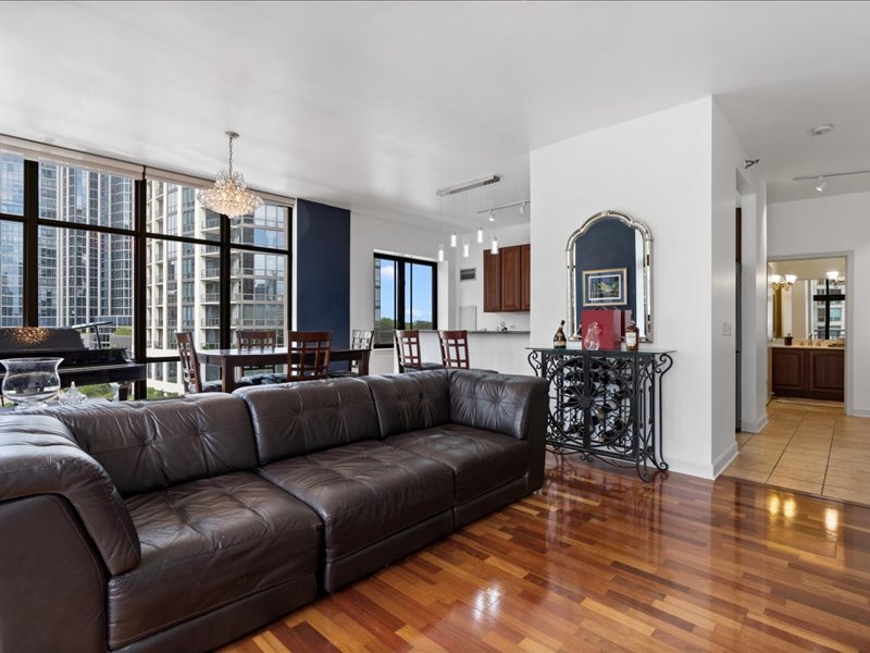 1322 S Prairie Avenue Unit: 613